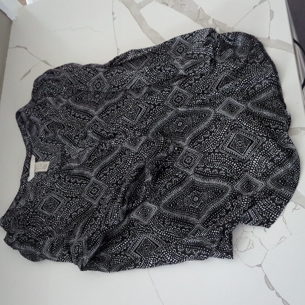 H&M black and white blouse